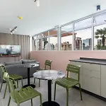 The Rose 605: City Centre Studio With Views
