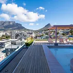 The Rose 605: City Centre Studio With Views