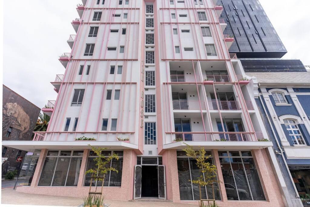 The Rose 605: Centre Studio With Views Apartment