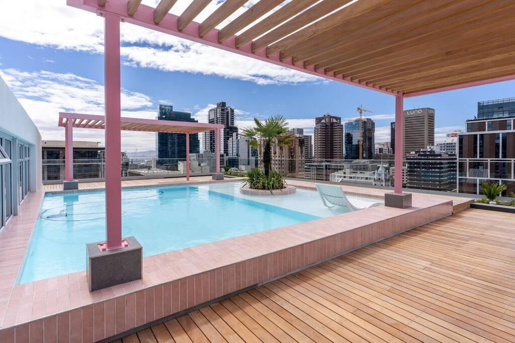 The Rose 605: Centre Studio With Views Cape Town