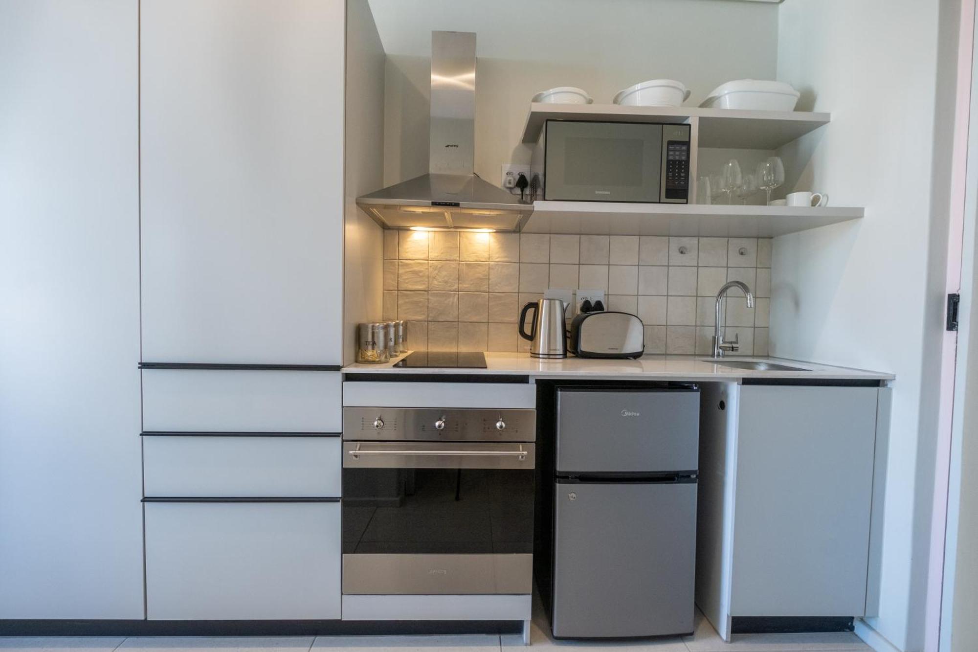 The Rose 605: Centre Studio With Views Cape Town