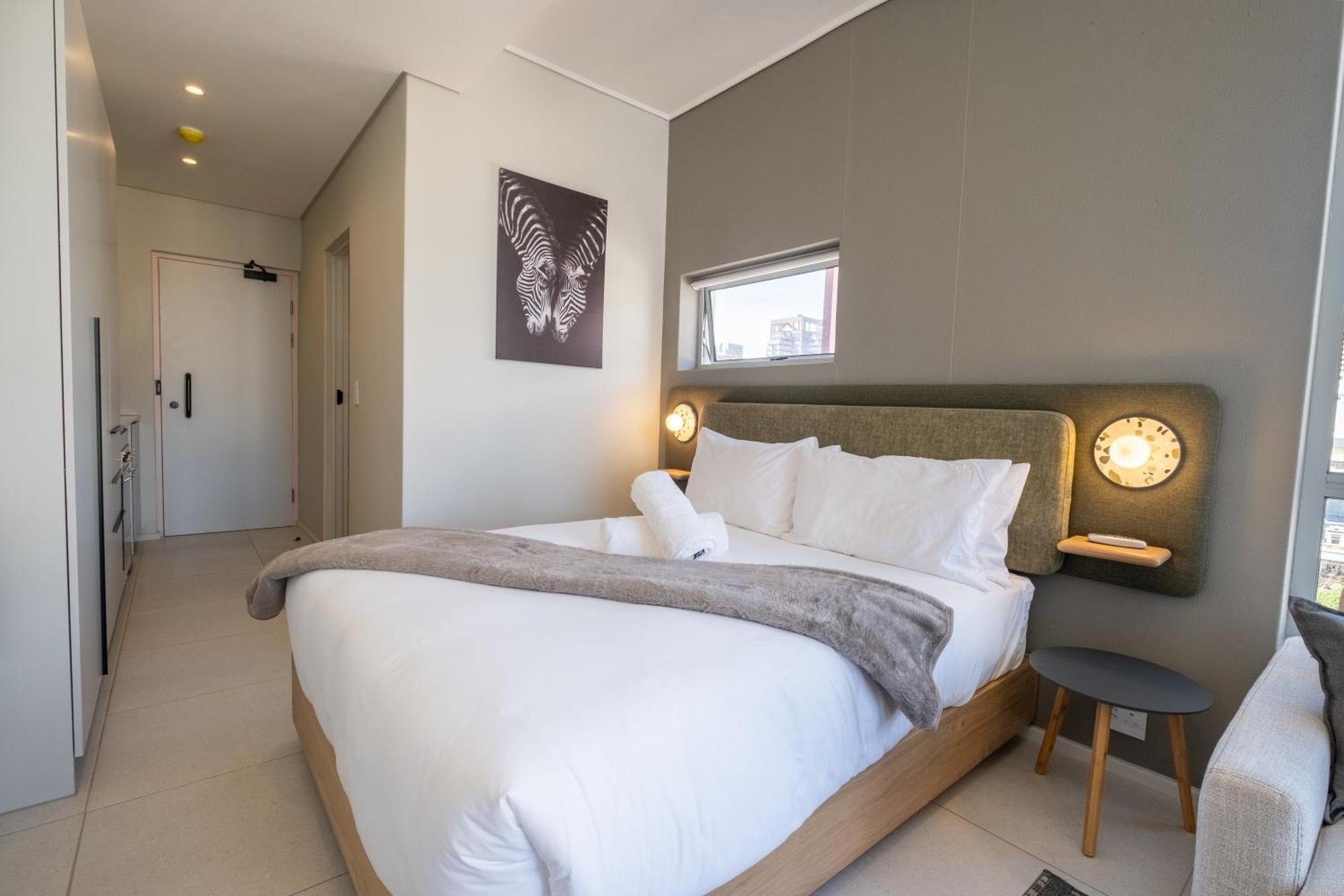 The Rose 605: Centre Studio With Views *