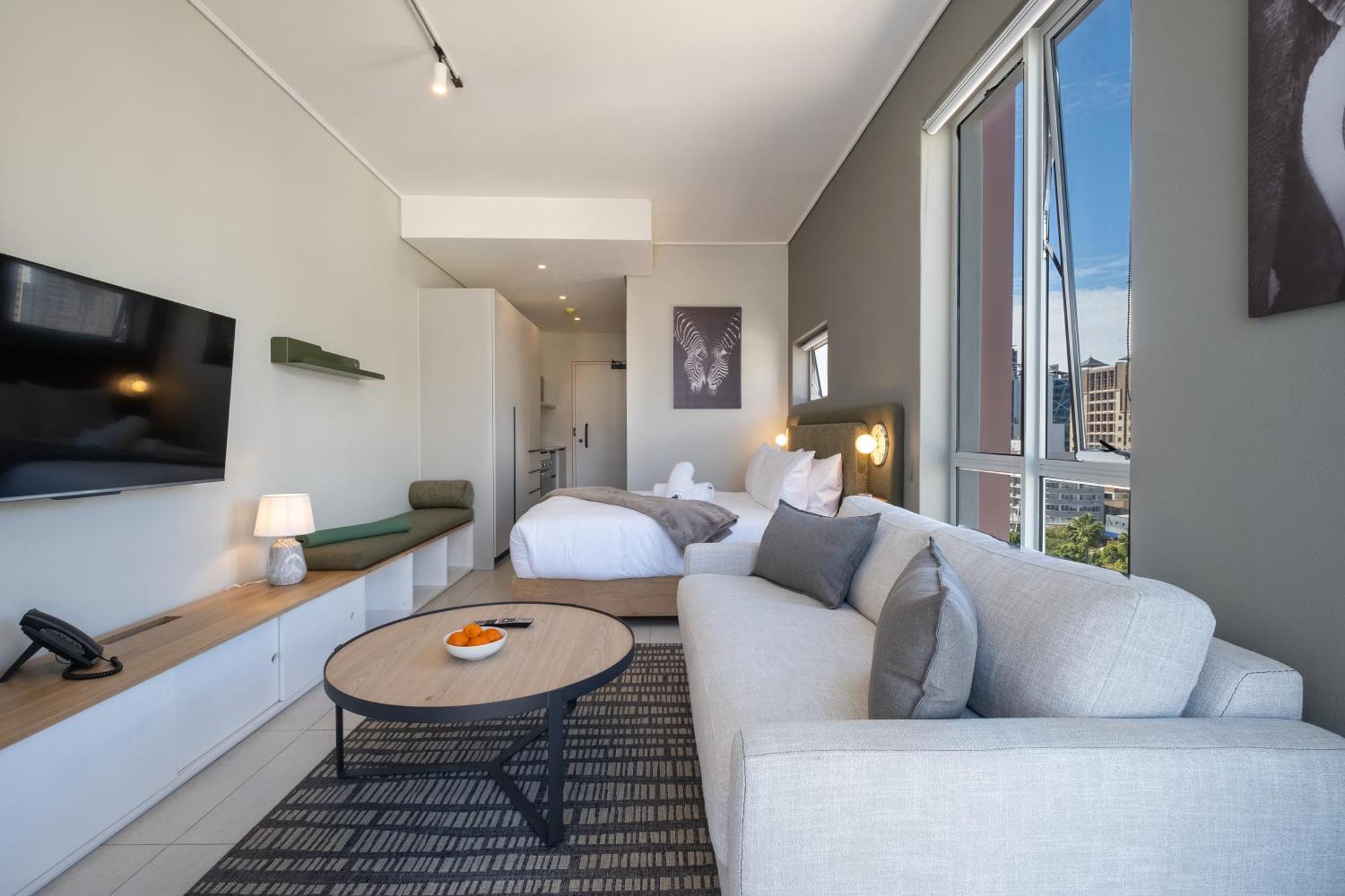The Rose 605: Centre Studio With Views Cape Town