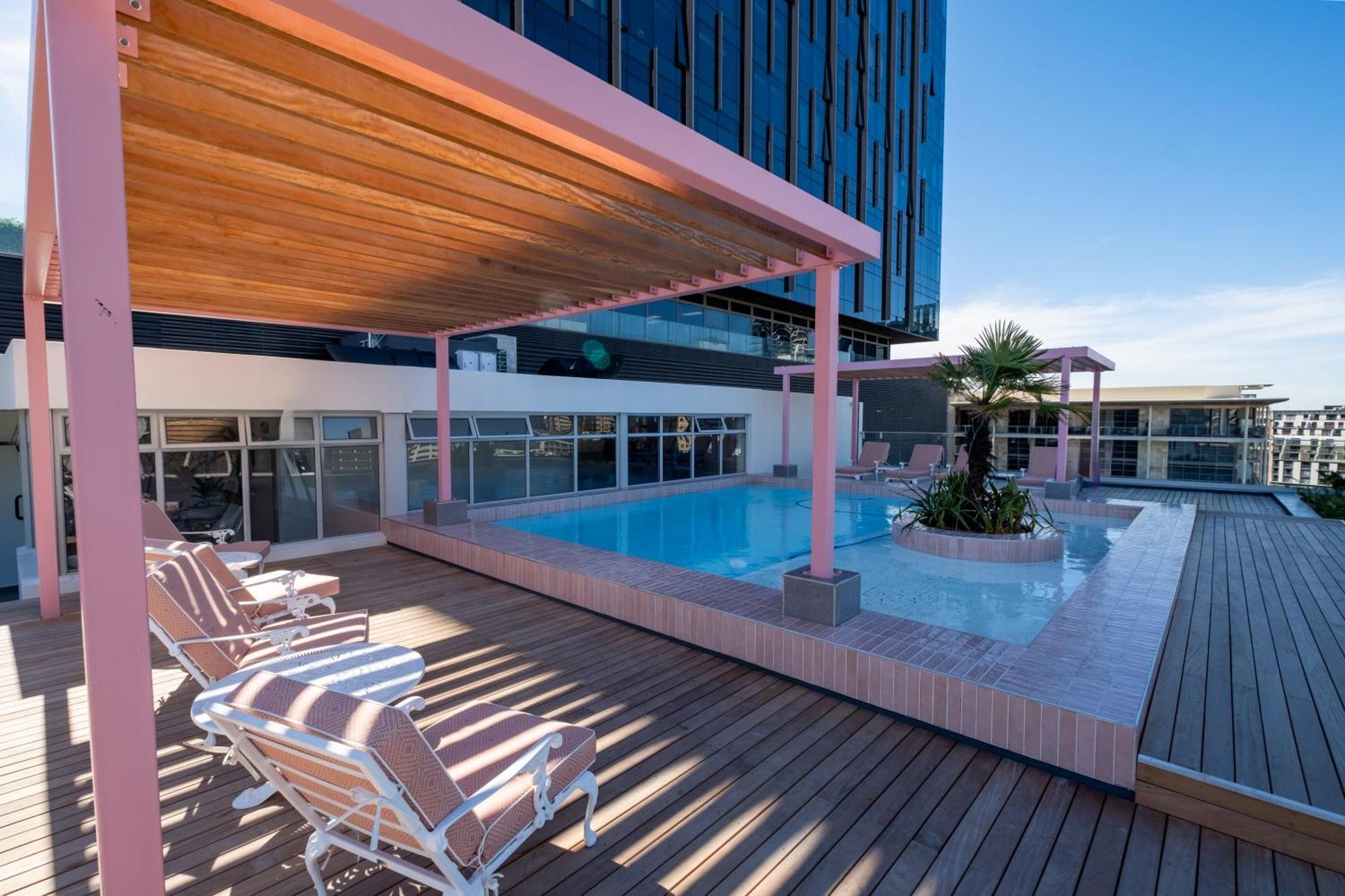 The Rose 605: Centre Studio With Views Apartment