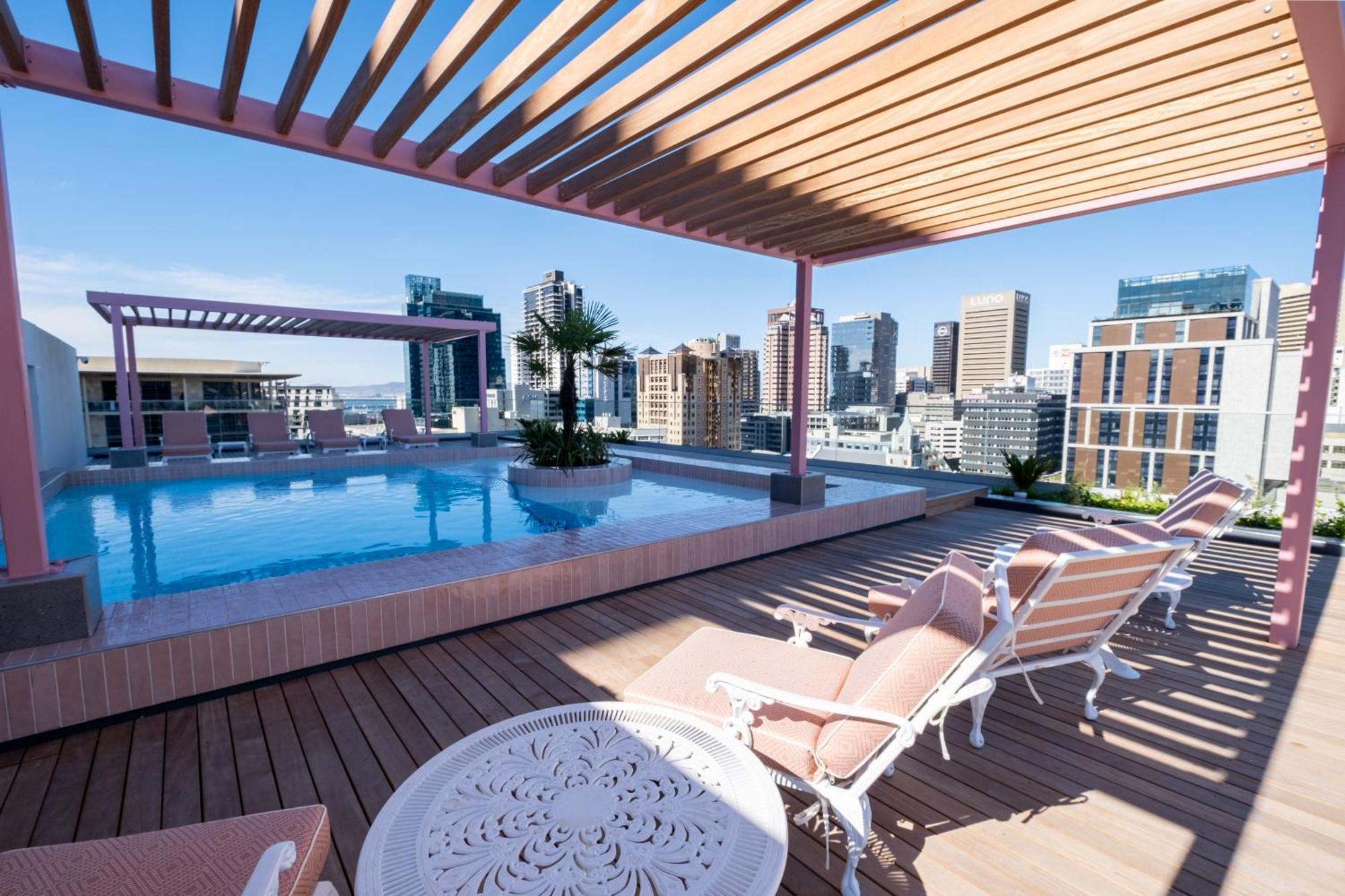 The Rose 605: Centre Studio With Views