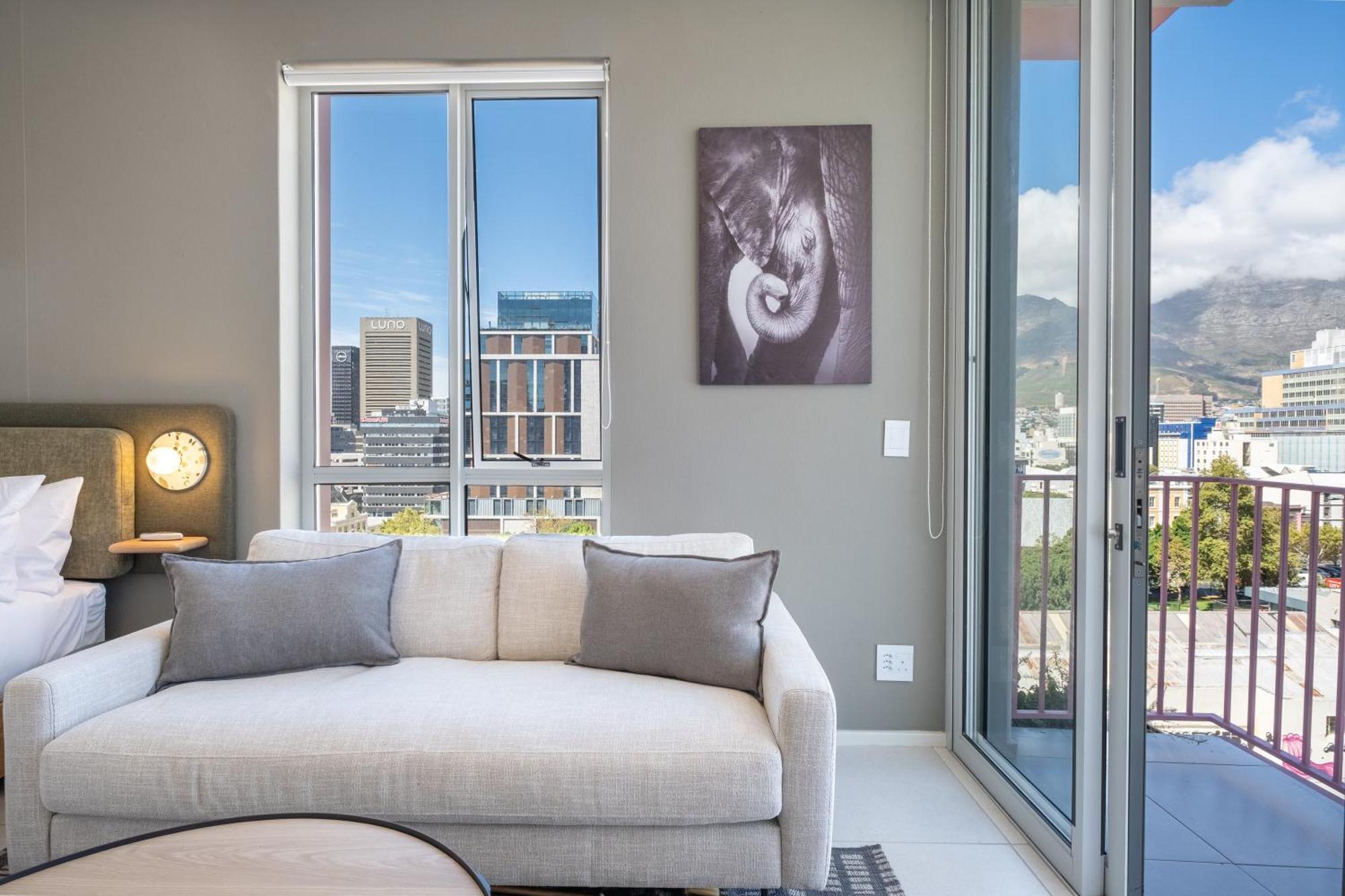 The Rose 605: Centre Studio With Views Apartment